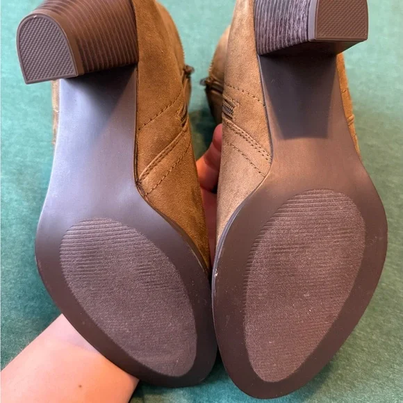 JustFab Tan Suede size 9 Heeled Boots - Picture 4 of 7